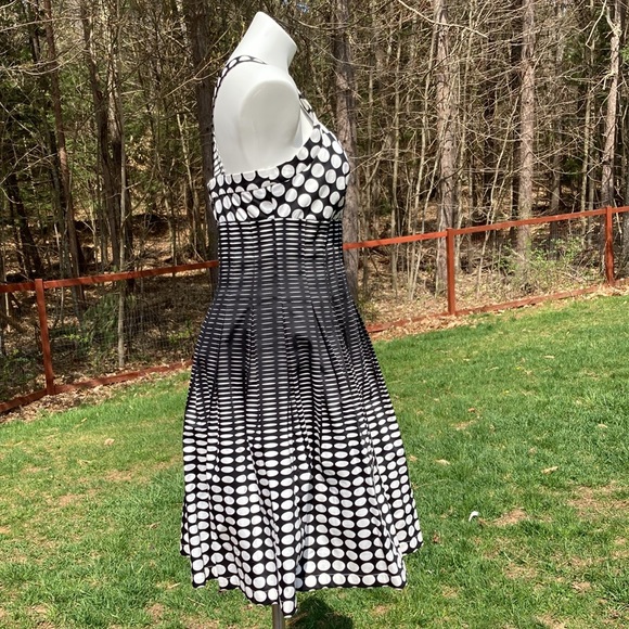 Black to white and dot to dot hombre cross strap fit and flare dress size 6 - Picture 5 of 6
